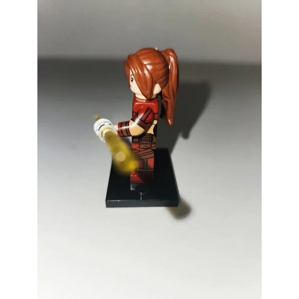 Custom Star Wars Bastila Shan Minifigure (The Old Republic) Yellow Lightsaber